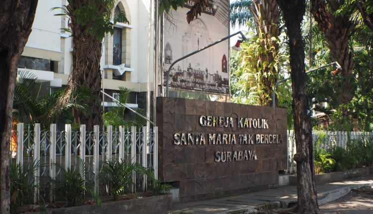 Gereja Katolik Santa Maria Tak Bercela – Surabaya